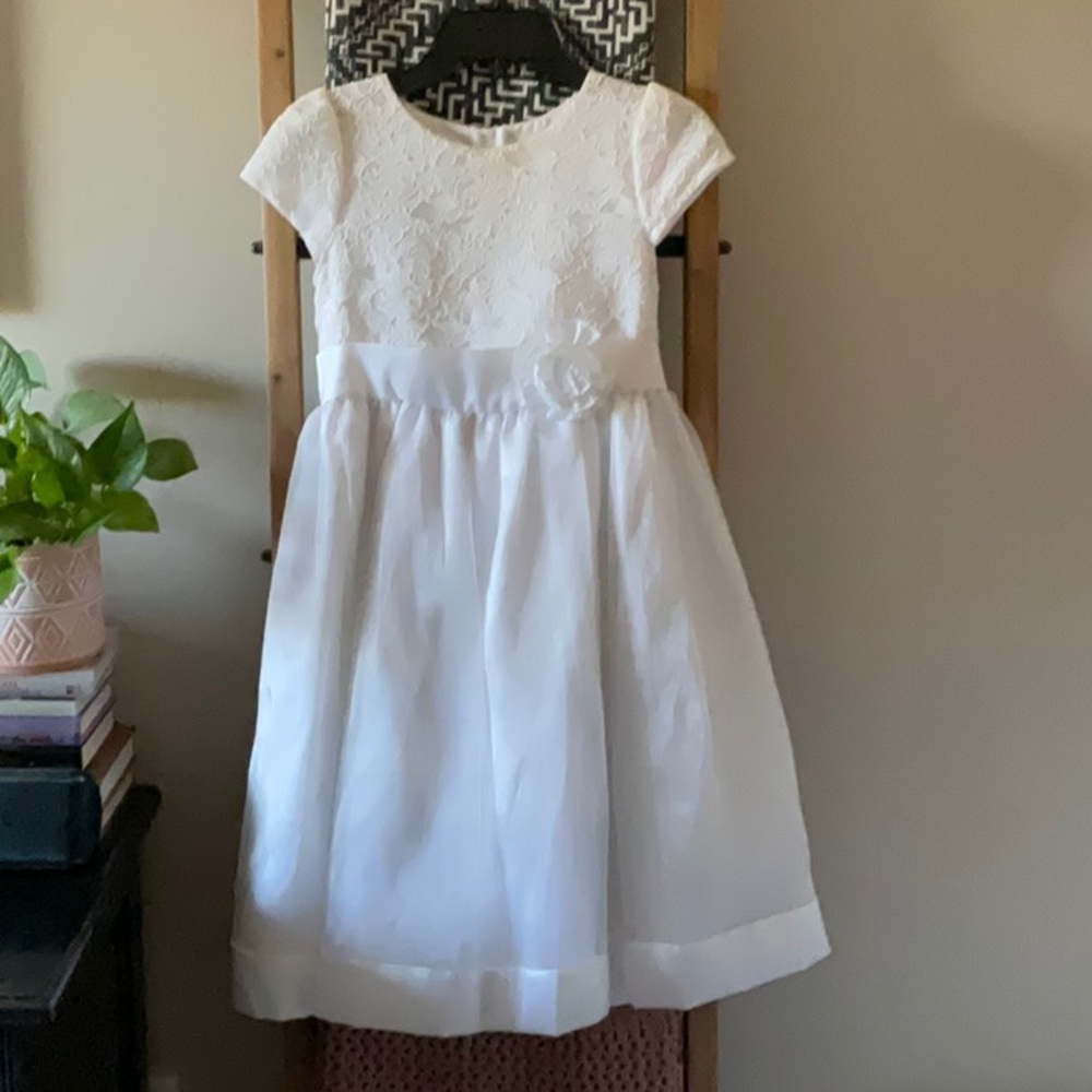 Cute white dress!